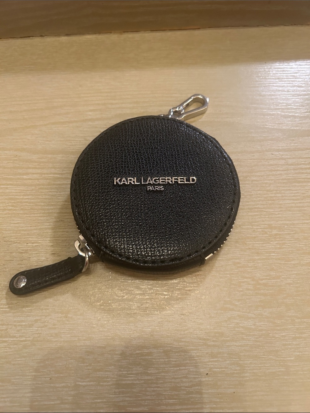 NWoT Karl Lagerfeld Black Round Leather Zip Coin Case with Clip